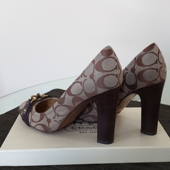 Coach - Picture 6 of 7